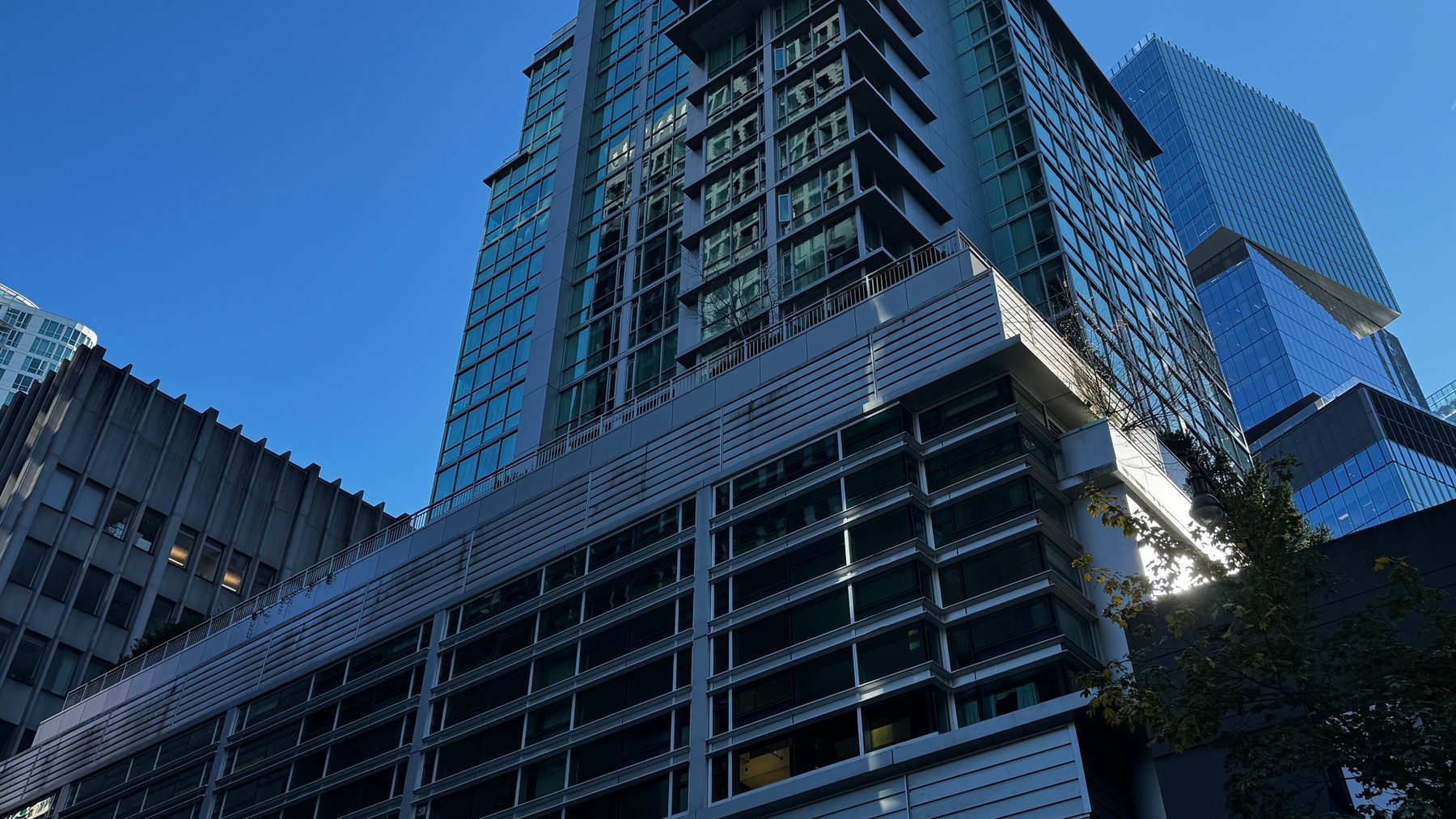 Coast Coal Harbour Vancouver Hotel by APA