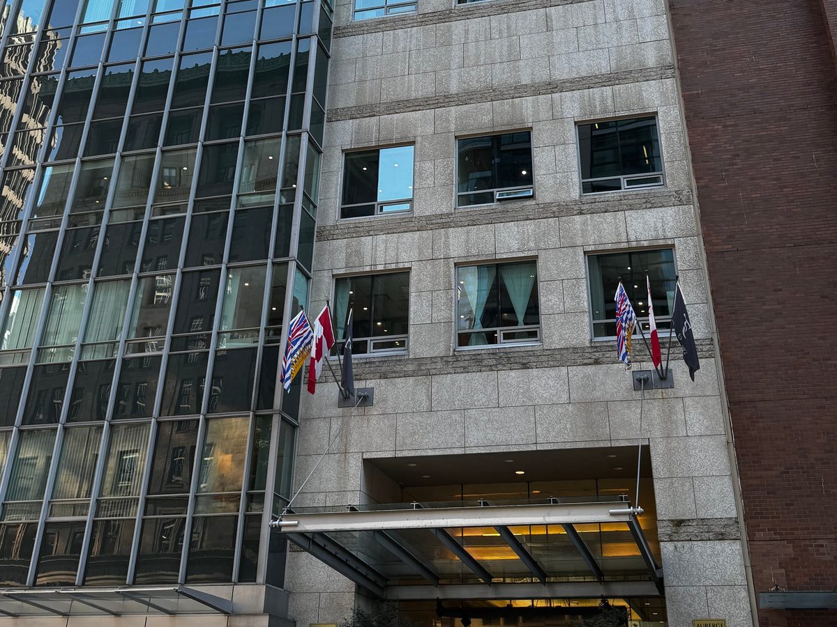 Auberge Vancouver Hotel