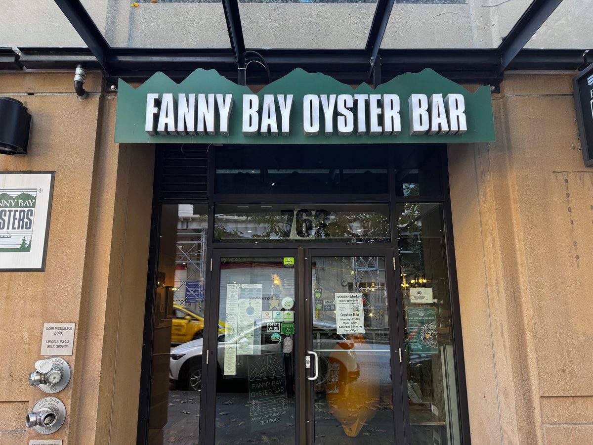 Fanny Bay Oyster Bar & Shellfish Market
