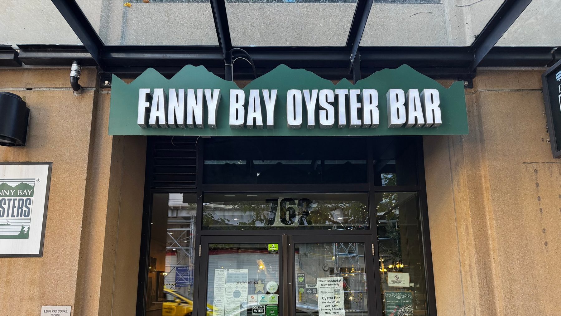 Fanny Bay Oyster Bar & Shellfish Market